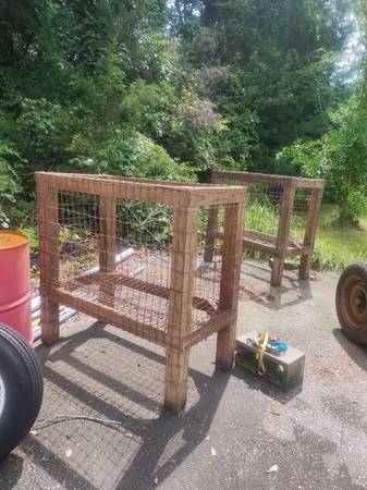 PEN/HAY FEEDER 1