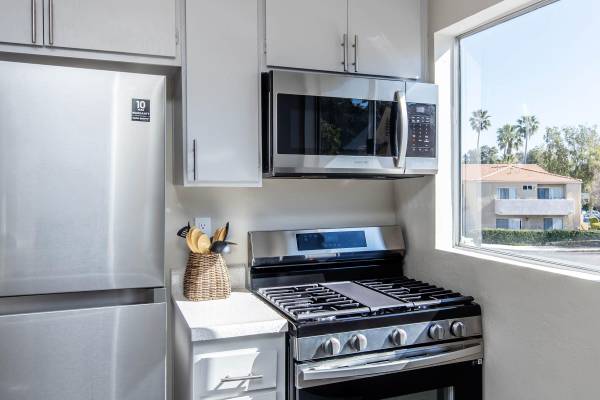 $2,459 / 2br - 860ft2 - 2/BD, Áreas de picnic, En Canyon Country (18414 W. Jakes Way, Canyon Country, CA)63700899743745120