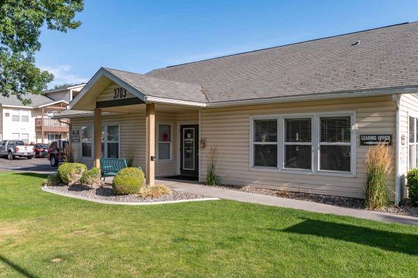 $1.428 / 2 habs - 896 pies² - Ubicación central en Kennewick. ¡2 habitaciones, 1 baño! Pase para hacer una visita guiada. (Kennewick)63442381548675123