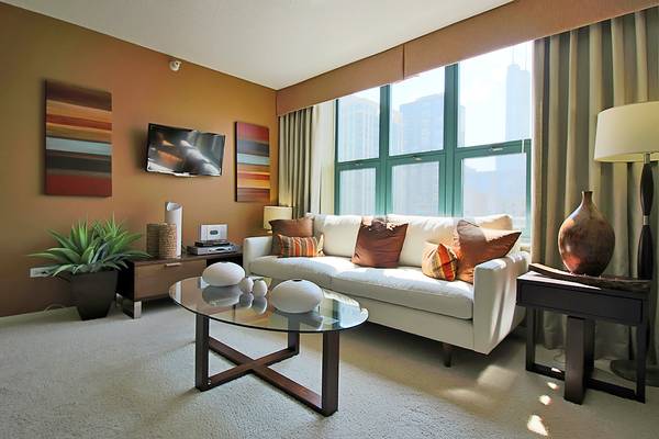 $2,184 / 1br - River North Convertible 1 Bedroom with In Unit Washer and Dryer! (River North)63959878355330121