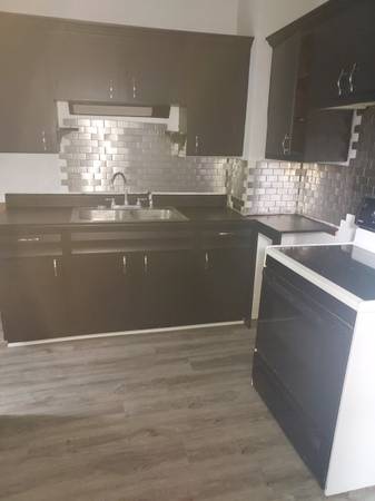 $900 / 2br - 950ft2 - 2 Habitaciones/1 Baño/Plaza de Estacionamiento Cubierta - Recientemente Renovado (New Castle)63680211849987121