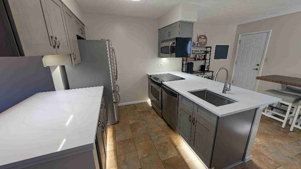 $4250.00 / 3br - 2175ft2 - Fully Furnished! Spacious end unit townhouse 3 bedrooms/3.5 baths near64013374063746123