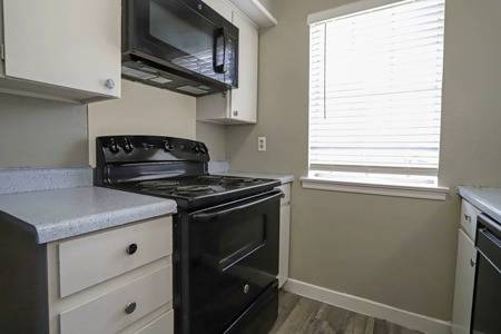 $1,550 / 2br - 965ft2 - Centro de negocios, ventiladores de techo, aire acondicionado y calefacción central (5875 Mountain Valley Ln, Dallas, TX)63846411784067120