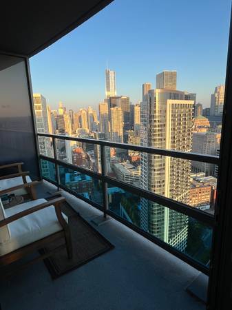 $3,382 / 2br - 1210ft2 - 2BR/2BA with Stunning Skyline Views – $3,382 (River North)63918414955011120