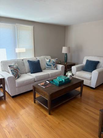 $1,600 / 2br - Montclair area (Diversey and Newcastle)63781516343041121