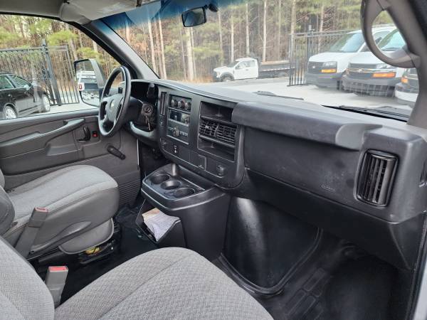 2015 Chevrolet Express 3500 DRW - Photo 15