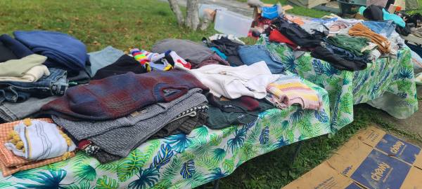 Yard sale items.  FREE (Cleveland-Broadview area)63686641281921124