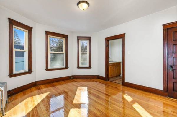$2,500 / 3br - 1250ft2 - Bradford On THe River w Walking Trail Across From Train  3/4 Bedroom (Bradford)63655235847681124