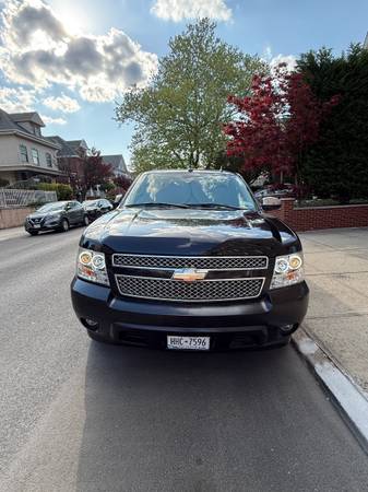 2008 Chevrolet Suburban LTZ - $5,500 (brooklyn)63614395092611121