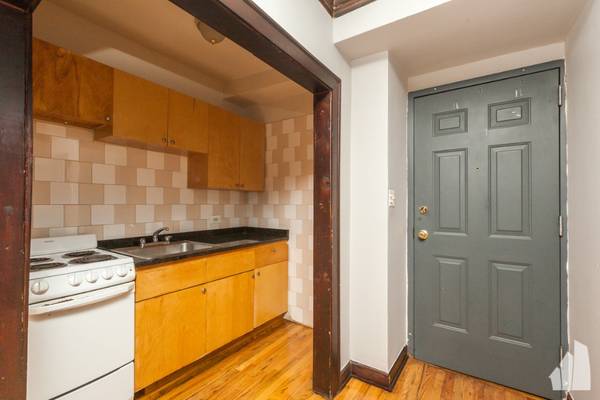 $1,400 / 1br - 600ft2 - Renovated Spacious 1 Bed/ 1 Bath!!! Heat included! Pets ok63960012771331122