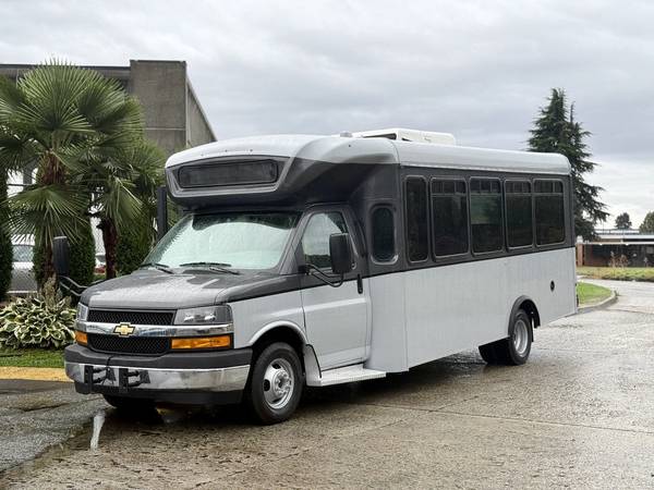 2020 Chevrolet Express 4500 22 Passenger Bus - 000089 1