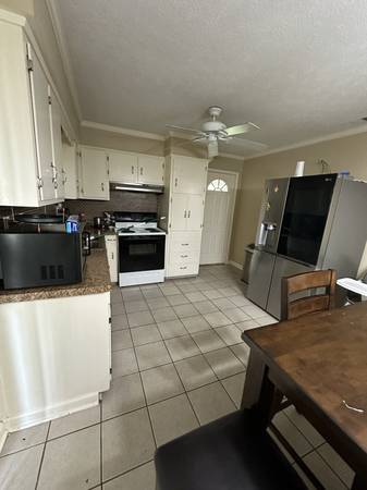$1400.00 / 3br - Hermosa casa familiar en esquina63843420162049124