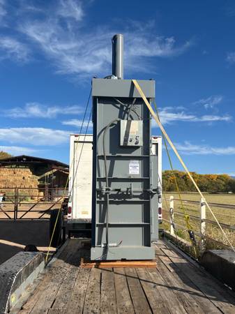 Vertical Cardboard bailer 60”X30 1