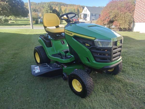 John Deere S110 Hydro Automatic Riding Mower 1