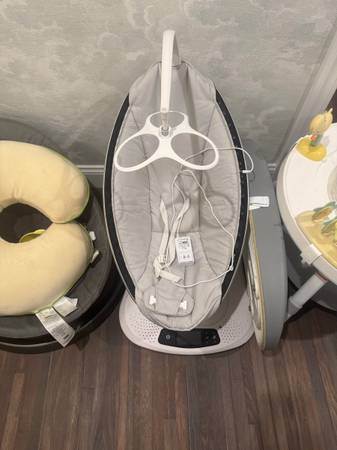 Mamaroo 2021 barely used 1