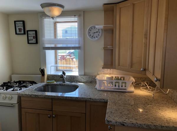 $475 / 2br - 2-Bedroom - Heat, HW, Cable, WiFi included!! Across From Beach!! (Hampton)63931658271746123