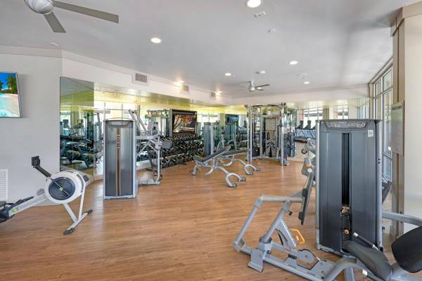 $1,950 / 1br - 944ft2 - Poolside BBQs, Clubroom, Work Stations, Tile Backsplash (Denver Tech Center)63973501328387121