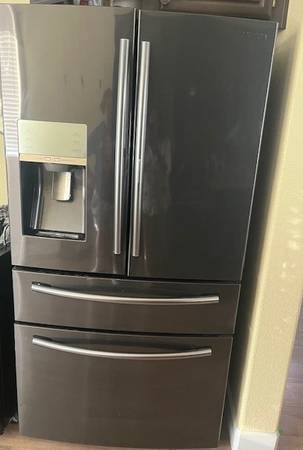 Refrigerator - Samsung 1