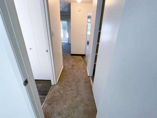 $1,365 / 2br - OVER 1 FREE MONTH! | Downtown Portland Nearby - Generous Living Area (Wilkes-East)64039059527553121