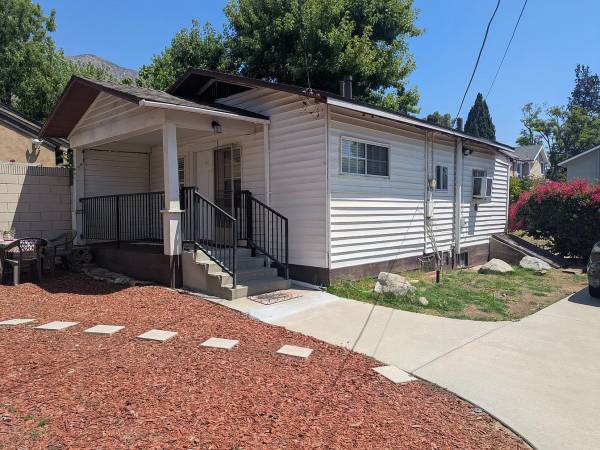 Lovely Sierra Madre Cottage. 2 Bedrooms, 1 Bath. Laundry hook ups, ref 1