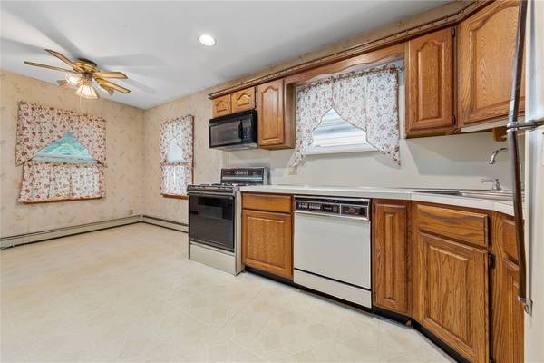 $2,460 / 2br - 836ft2 - Single-Fam 2BR Rental in SD26 nr Cunningham Pk & GCP Exit (Fresh Meadows nr St. John’s U, Cunningham Pk & Union Tpke)63854193369603120