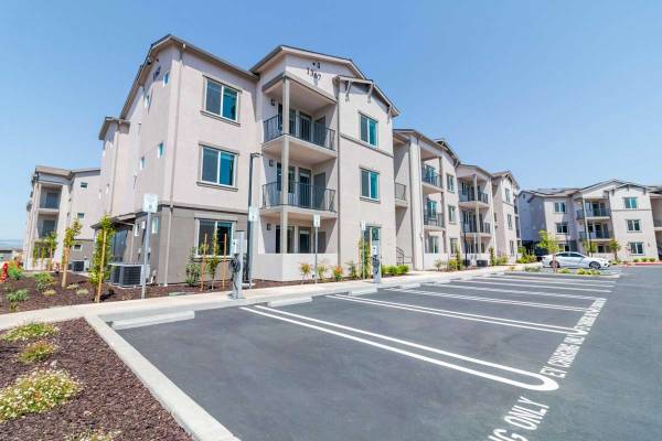 $2,235 / 1br - 724ft2 - On-Site Management, Spa/Hot Tub, Private Balcony/ Patio (1349 Blossom Ave, Suisun City, CA)63790665330947124