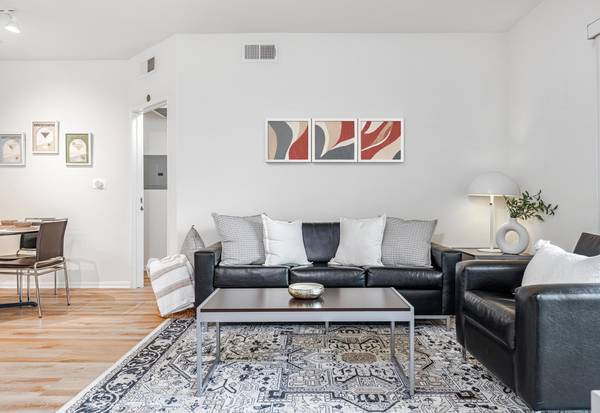 $3,299 / 2br - 948ft2 - 2 bedroom, 4 Saunas and Steam Rooms, Los Angeles CA63857624596737124