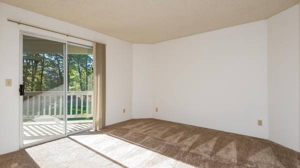 $1,689 / 1br - 726ft2 - Beautiful 1 bed / 1 bath with gorgeous grounds and landscaping (Eugene)63977274736131123