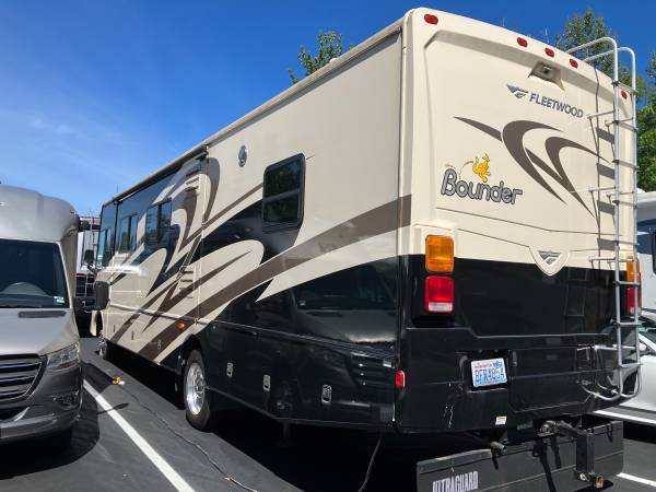 Fleetwood Bounder 35E 2007 - $41.999 (Redmond)63471257137795124