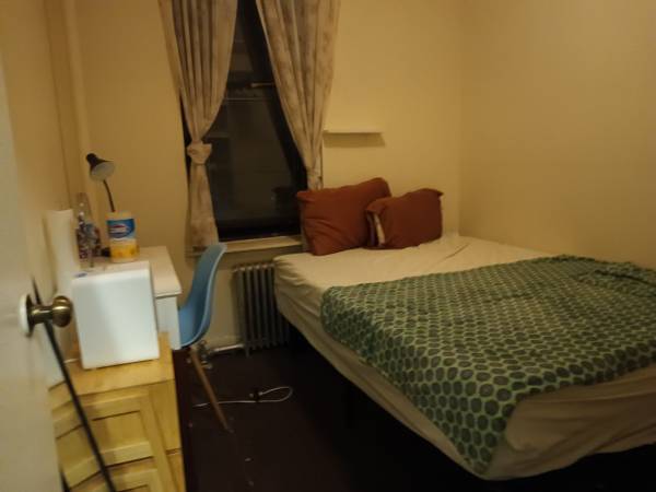 $850 / 2br - Room $ 850 available anytime in Oct east village (East Village)63684780934019120