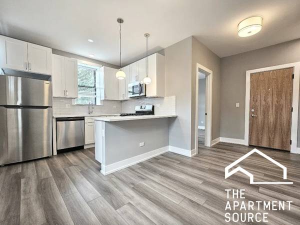 $2,495 / 2br - 900ft2 - ✨Cozy & Bright 2-Bedroom Apartment in the Heart of Lakeview✨ (Lakeview)63959877513090121