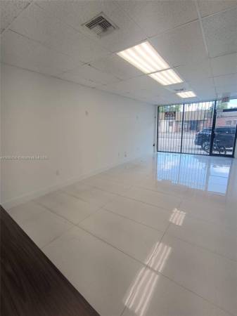 $2,500 / 700ft2 - For Rent Retail Space (Miami)64049098390274124