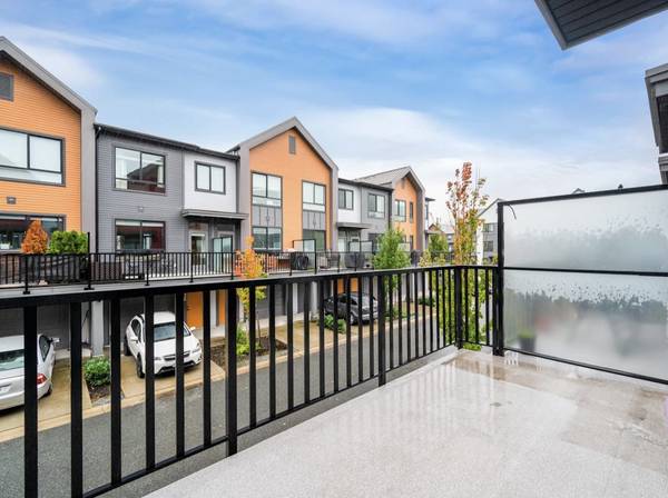 FULLY FURNISHED – 2 Bed + Office, 2.5 Bath Townhouse at SEA and SKY 1