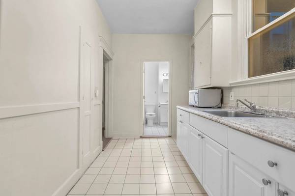 $1,350 / 1br - 700ft2 - 🏡 Available NOW in Meriden - Second Floor Single Bedroom 🏡 (Meriden)64010165414147123