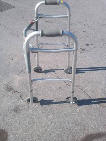 Foldable and adjustable adult Walker 1