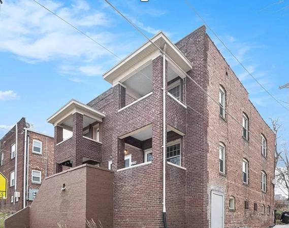 $1100.00 / 1br - 800ft2 - Discover a Great Place to Live in Midtown Omaha - 1 Bed/Bath Unit| Ava64021009402370120
