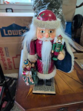 Santa Nutcracker Figurine - Set of 3 1