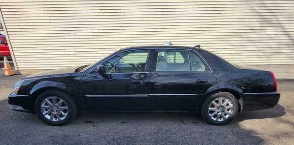 2011 Caddilac DTS - 108k Miles - Sunroof - Leather - $3,90063471528637187124