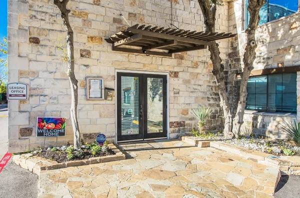 $750 / 480ft2 - STUDIO is the way to GO !! $725-$750.00 (6603 E Lovers Ln, Dallas, TX)63622615865347121