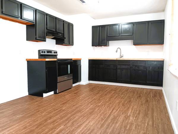 $139,900 / 4br - 1375ft2 - 4/1.5 Brick Kinsey /Dothan Owner Finance 8% down $1119. mth Just remod (dothan Kinsey)63765530865281122