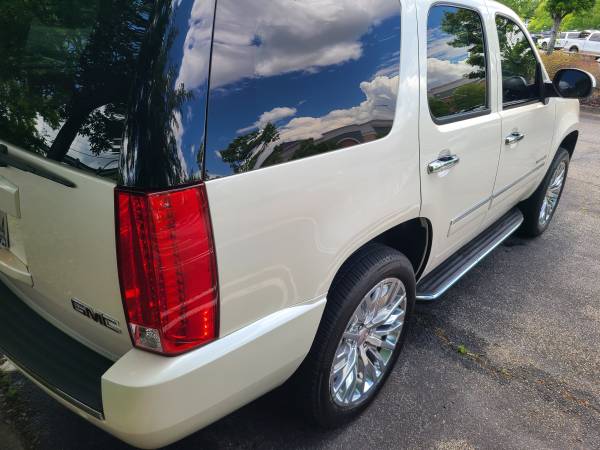 GMC YUKON DENALI - SUPER NICE - LOADED - $14,750 (NEWNAN)63621061575553122