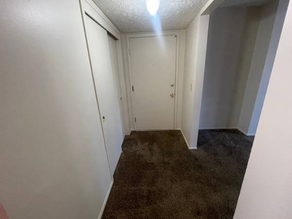 $1,100 / 2br - 1026ft2 - Pet Friendly 2BR w/ Garages Available, Pool & Dog Park 🐶🚙🏊‍♂️🌳 (10905 North Mill Court, Omaha, NE)64020672526209123
