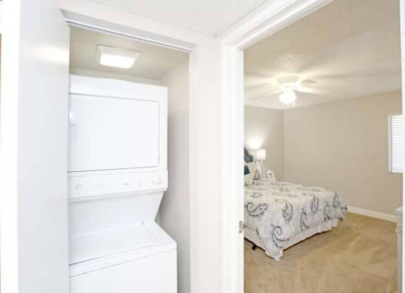 $995 / 1br - 700ft2 - $850 de descuento total al mudarse. TODAS las unidades. (14230 North 19th Avenue, Phoenix, AZ)63623896903553121