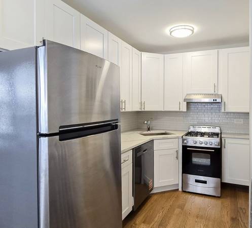 $2,195 / 1br - Nice updates in an awesome location! FREE HEAT & GAS! (Lakeview)63781655237505120