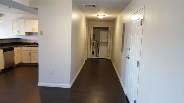 $2,500 / 2br - 1390ft2 - Garage, Picnic Area, Online Payments Available (180 Woodbury St, Manchester, NH)63931788567170122