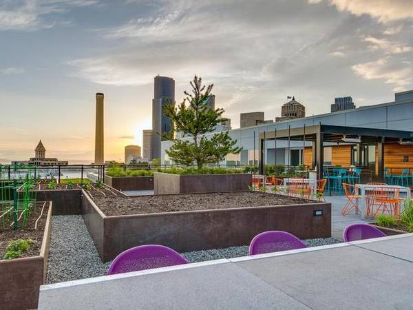 $3,408 / 2br - 1009ft2 - Quartz Countertops, Puget Sound views, Dog Run/Pet Friendly (Seattle)63934550371459120