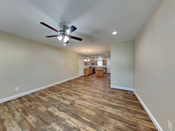$1,250 / 4br - 1600ft2 - Fresh & Functional 4-Bedroom, 2-Bath Home with Open Living Spaces (Ladson, SC)64015946424065122