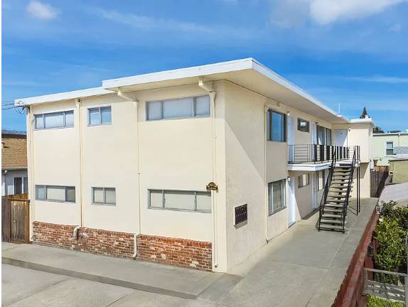$2,350 / 2br - 690ft2 - 2 Bedrooms / 1 Bath  Convenient and Safe Neighborhood in West Berkeley (berkeley)63851969169027120