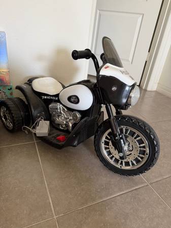 Kids power wheel police car 1