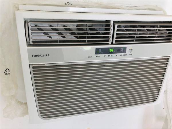 Frigidaire (12,000 BTU) Digital Window Air Conditioner 1